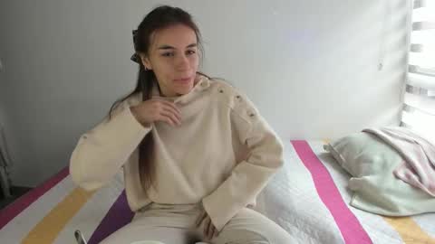 instagram  nueela   online show from September 27, 2025, 6:24 pm