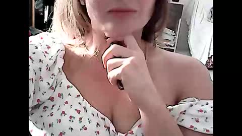 Snapshot of malva0000 chatting on October 27, 2025, 2:32 pm malva0000 online show from October 27, 2025, 2:32 pm