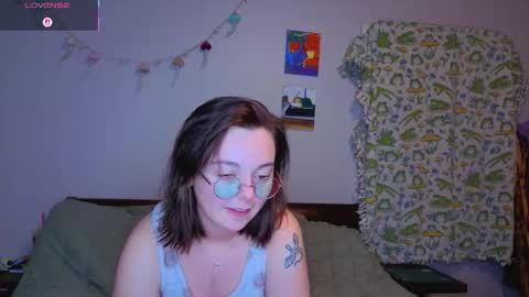 MamiCloudz online show from November 19, 2025, 2:33 am