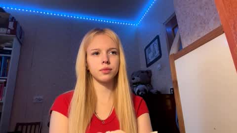 mamieengstrom online show from November 21, 2025, 7:40 am