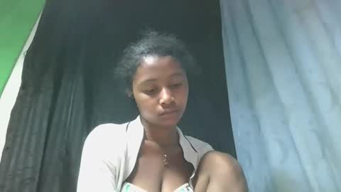 mamieriela online show from April 23, 2026, 2:41 pm