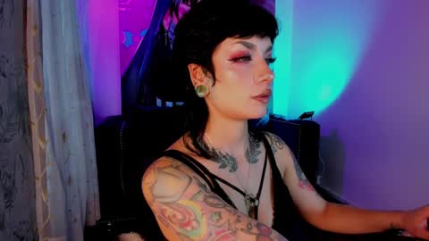   online show from April 28, 2026, 7:52 pm