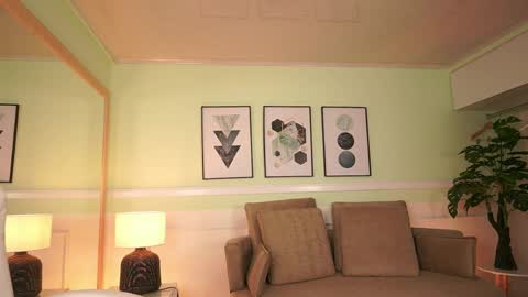 Mandy Collins online show from April 7, 2026, 11:32 am