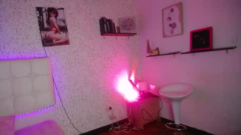 manelyke online show from October 10, 2025, 8:30 pm