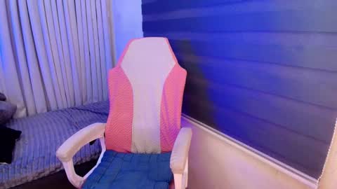 JM18 online show from December 15, 2025, 3:44 am