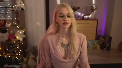 Snapshot of manifreyja chatting on June 5, 2026, 7:08 pm Amelie online show from June 5, 2026, 7:08 pm