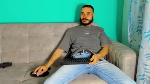 Snapshot of manuel_colt chatting on October 18, 2025, 8:31 pm manuel_colt online show from October 18, 2025, 8:31 pm