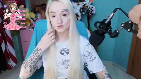 Manuela online show from March 4, 2025, 8:38 pm