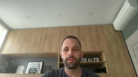 manynaaamess online show from October 24, 2025, 9:28 am