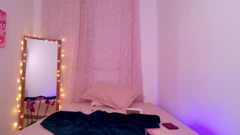     online show from December 17, 2025, 7:25 am