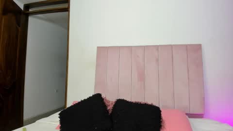 Mara  online show from November 5, 2025, 9:59 pm