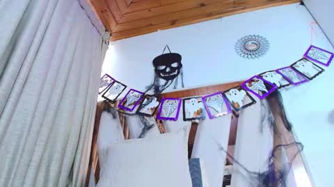 maraa_x online show from October 9, 2025, 8:07 pm