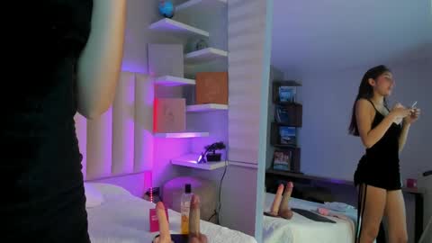 Mara  online show from October 3, 2025, 8:17 pm