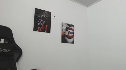 Snapshot of marce0001 chatting on November 5, 2025, 4:01 am Marcela online show from November 5, 2025, 4:01 am