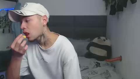 Snapshot of marcelo_m1lk chatting on October 16, 2025, 5:52 am marcelo_m1lk online show from October 16, 2025, 5:52 am