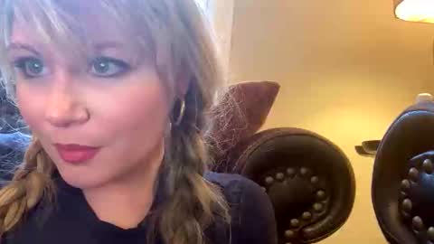 Snapshot of marciwallace chatting on November 7, 2025, 7:58 pm Marci Wallace online show from November 7, 2025, 7:58 pm