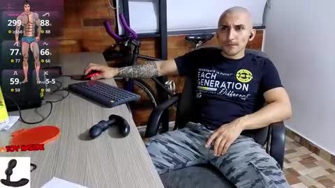 Marck  Independent model  online show from November 16, 2025, 4:18 am