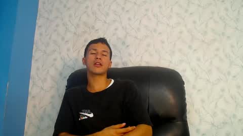 Snapshot of marcus_jeron chatting on June 5, 2026, 12:06 am marcus_jeron online show from June 5, 2026, 12:06 am