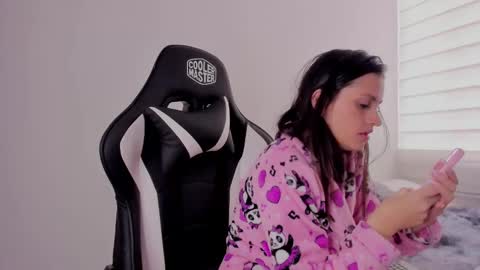 Snapshot of mardybum_ chatting on February 11, 2025, 6:33 pm Maria online show from February 11, 2025, 6:33 pm