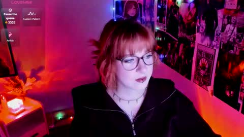 Snapshot of margaret_red chatting on September 12, 2025, 9:48 pm Margaret online show from September 12, 2025, 9:48 pm