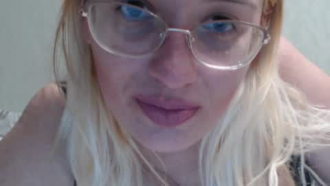 margo_shine online show from November 22, 2025, 2:49 pm