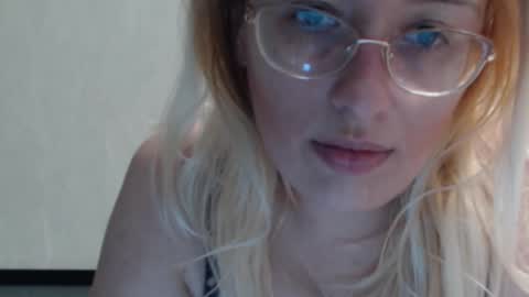 margo_shine online show from December 1, 2025, 5:40 pm