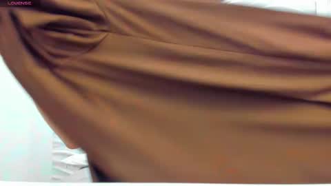 Snapshot of margobloom chatting on December 17, 2025, 2:45 pm Margo online show from December 17, 2025, 2:45 pm