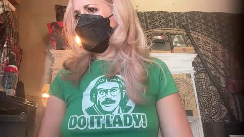 Elle online show from October 31, 2025, 4:30 pm