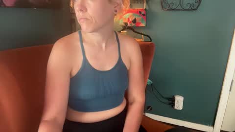 Elle online show from November 18, 2025, 2:43 pm