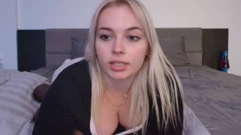 margot_robbie7 online show from September 16, 2025, 12:44 am