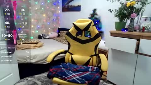 Snapshot of mari_77777 chatting on December 19, 2024, 10:02 am Mari online show from December 19, 2024, 10:02 am