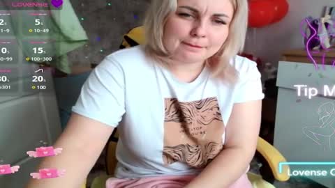 Snapshot of mari_77777 chatting on March 4, 2025, 8:57 am Mari online show from March 4, 2025, 8:57 am