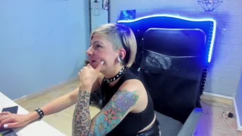 Maria fernanda online show from December 9, 2024, 4:01 am