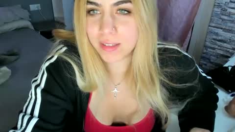 Snapshot of maria_mad chatting on January 17, 2025, 1:36 am Itslablonde online show from January 17, 2025, 1:36 am