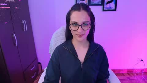 Snapshot of mariaan_m chatting on February 28, 2025, 11:03 am Leidy online show from February 28, 2025, 11:03 am