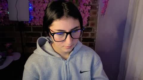 Snapshot of mariagh_ chatting on April 28, 2026, 10:37 pm Maria online show from April 28, 2026, 10:37 pm