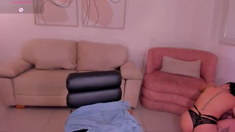 MARIA HERRERA  online show from November 11, 2025, 9:59 pm