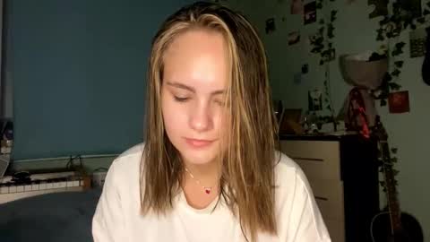 Snapshot of mariamcleverley chatting on September 22, 2025, 4:53 pm Mia online show from September 22, 2025, 4:53 pm