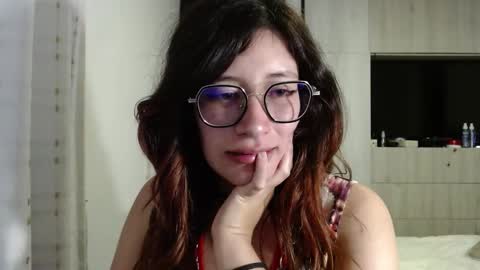 Mariana online show from March 11, 2025, 10:42 pm