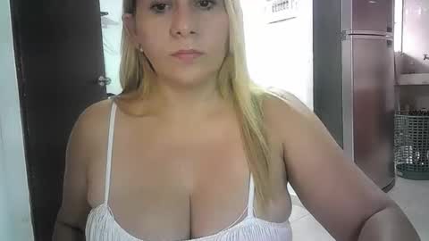 mariana995649 online show from May 13, 2026, 7:11 pm