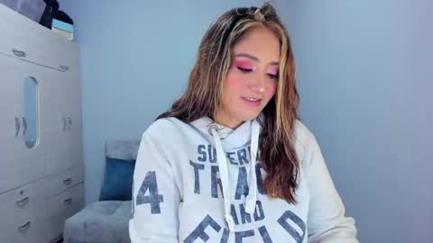 Snapshot of mariana_owen chatting on March 6, 2025, 12:21 am online show from March 6, 2025, 12:21 am