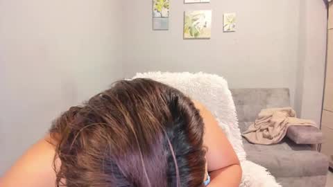 Snapshot of mariana_owen chatting on September 23, 2025, 10:35 pm online show from September 23, 2025, 10:35 pm
