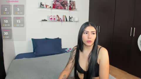 MARIANA Y VALENTINA online show from October 17, 2025, 11:13 am