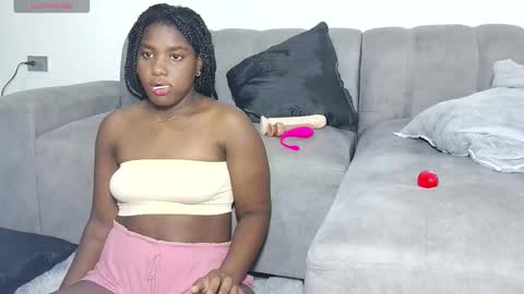 marianaee online show from October 15, 2025, 6:35 am