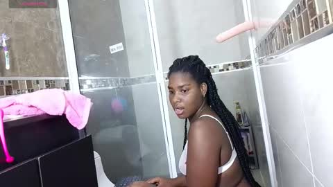 marianaee online show from November 6, 2025, 6:53 pm