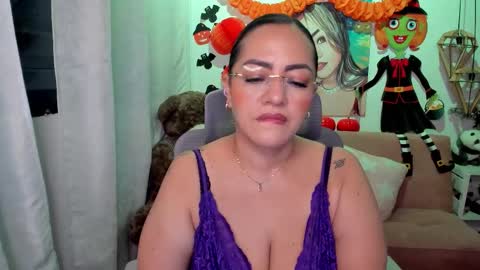 Mariana Lopez online show from October 31, 2025, 2:01 am