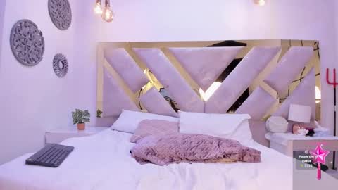 Marianee Rousse  online show from September 25, 2025, 11:19 pm