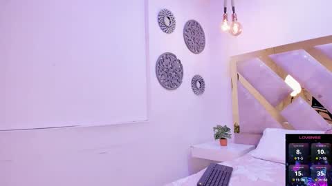 Marianee Rousse  online show from September 28, 2025, 10:04 pm