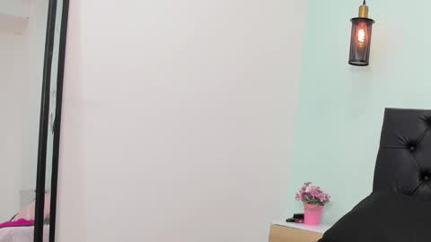 Marianee Rousse  online show from November 1, 2025, 12:51 pm