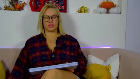 Maria online show from November 2, 2025, 6:21 pm